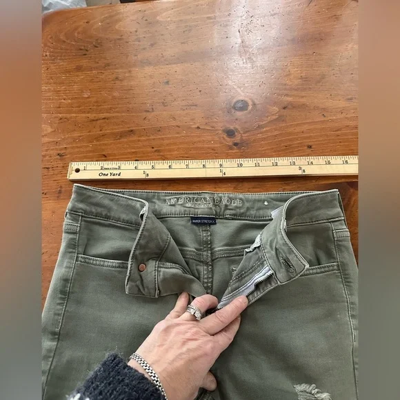 American Eagle  Super stretch Jeggings Sz 8
Trendy Streetwear Grunge Cool Vibes - Picture 8 of 12